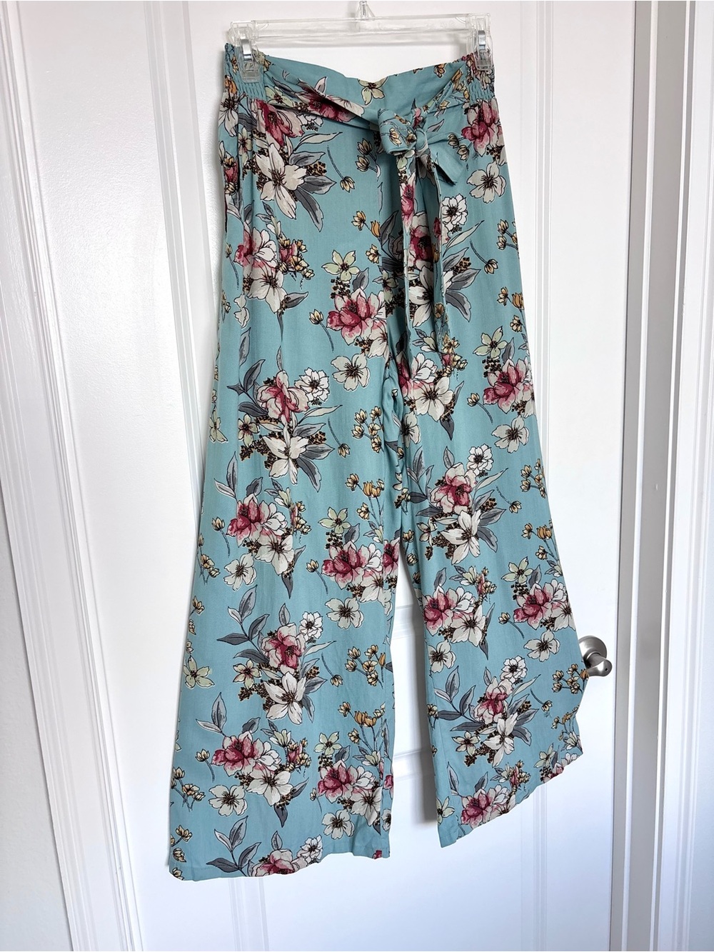 Angie NWT Floral Wide Leg Pants Blue Boho Resortwear Cottagecore Vacation Small